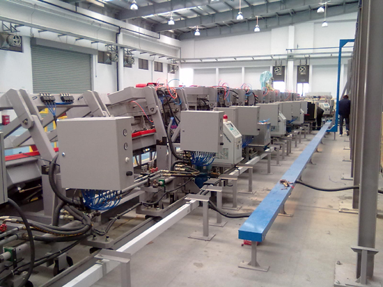 不一樣的冷水機(jī)組都有哪些特性？風(fēng)冷式型工業(yè)生產(chǎn)冷水機(jī)的作用特性及應(yīng)用領(lǐng)域